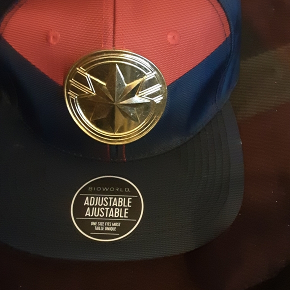 🎄BNWT CAPTAIN MARVEL BALLCAP